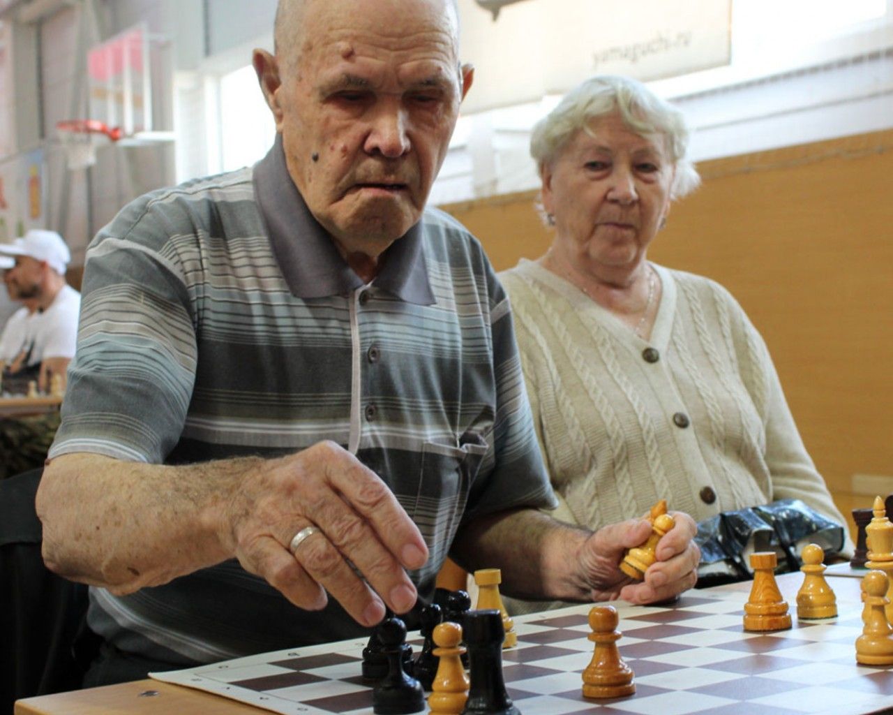 В Нижнем Тагиле прошел сеанс одновременной игры в шахматы на 300 досках,  посвященный юбилею города - Тагильский рабочий