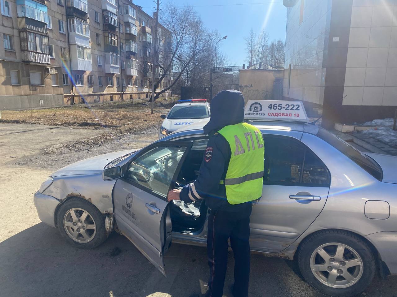 Курсантка одной из тагильских автошкол перепутала педали и сбила пешехода,  идущего по тротуару - Тагильский рабочий